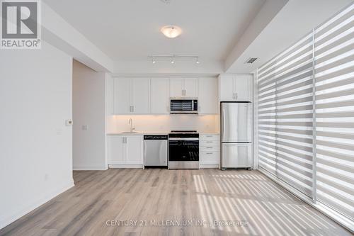 508E - 20 Gatineau Drive, Vaughan, ON - Indoor Photo Showing Kitchen