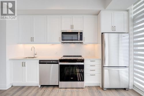 508E - 20 Gatineau Drive, Vaughan, ON - Indoor Photo Showing Kitchen