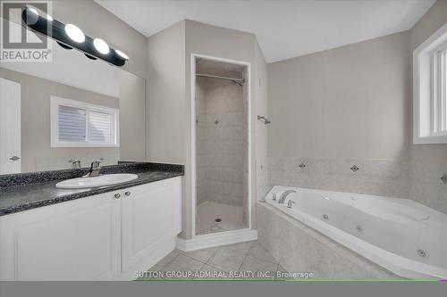 4 Maple Crown Terrace, Barrie, ON - Indoor Photo Showing Bathroom