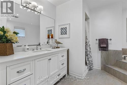 Upper - 115 James Street, Barrie, ON - Indoor Photo Showing Bathroom