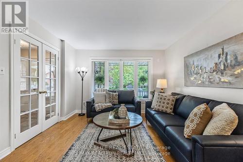 Upper - 115 James Street, Barrie, ON - Indoor Photo Showing Living Room