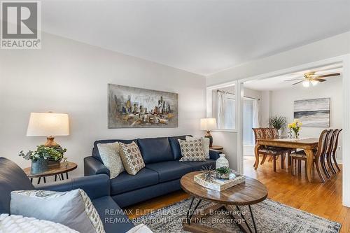 Upper - 115 James Street, Barrie, ON - Indoor Photo Showing Living Room