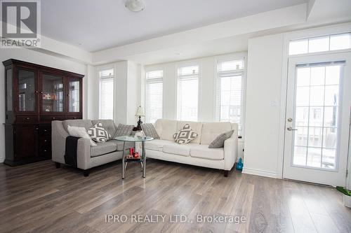 1182 Restivo Lane, Milton, ON - Indoor Photo Showing Living Room