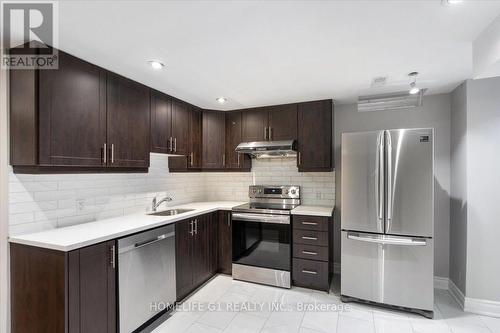 904 Oasis Drive, Mississauga, ON - Indoor Photo Showing Kitchen With Upgraded Kitchen