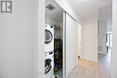 2911 - 50 Ordnance Street, Toronto, ON - Indoor Photo Showing Laundry Room