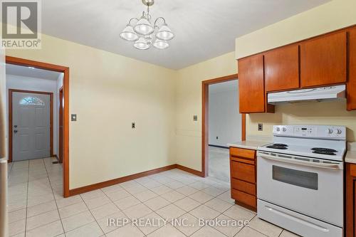 4033 Howard Avenue, Windsor, ON - Indoor Photo Showing Kitchen