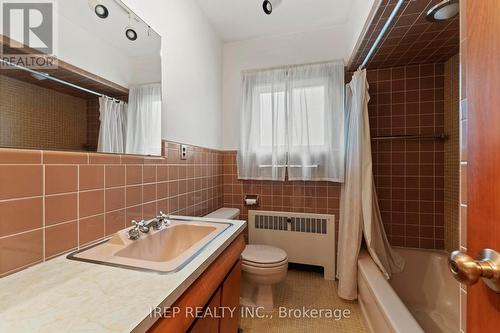 4033 Howard Avenue, Windsor, ON - Indoor Photo Showing Bathroom