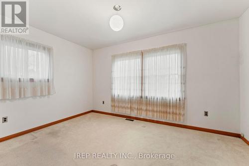 4033 Howard Avenue, Windsor, ON - Indoor Photo Showing Other Room