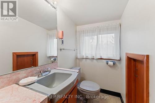 4033 Howard Avenue, Windsor, ON - Indoor Photo Showing Bathroom