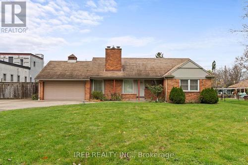 4033 Howard Avenue, Windsor, ON - Outdoor