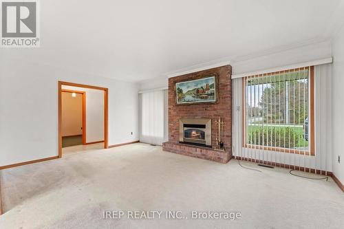 4033 Howard Avenue, Windsor, ON - Indoor Photo Showing Living Room With Fireplace