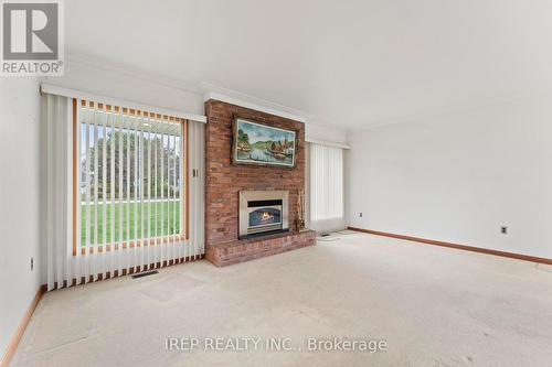 4033 Howard Avenue, Windsor, ON - Indoor With Fireplace