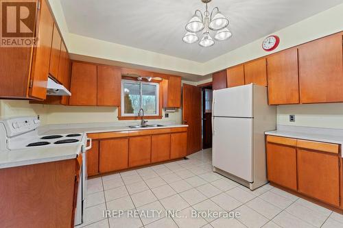 4033 Howard Avenue, Windsor, ON - Indoor Photo Showing Kitchen With Double Sink