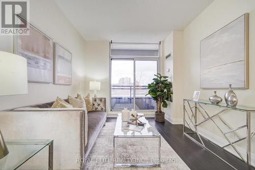 103 - 1060 Sheppard Avenue W, Toronto, ON - Indoor Photo Showing Living Room