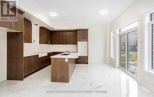 44 Royal Fern Crescent, Caledon, ON - Indoor Photo Showing Kitchen