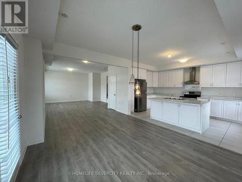 104 Deer Ridge Trail, Caledon, ON - Indoor Photo Showing Kitchen