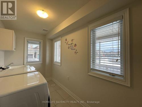 104 Deer Ridge Trail, Caledon, ON - Indoor Photo Showing Laundry Room