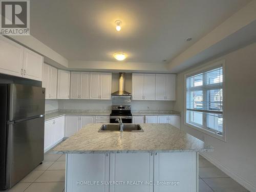 104 Deer Ridge Trail, Caledon, ON - Indoor Photo Showing Kitchen