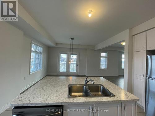 104 Deer Ridge Trail, Caledon, ON - Indoor Photo Showing Kitchen With Double Sink