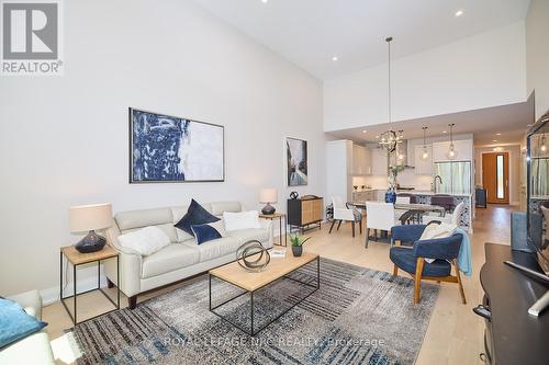 35 Taliesin Trail, Welland (769 - Prince Charles), ON - Indoor Photo Showing Living Room