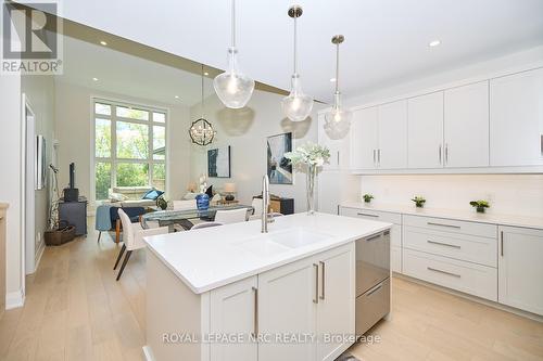 35 Taliesin Trail, Welland (769 - Prince Charles), ON - Indoor Photo Showing Kitchen With Upgraded Kitchen