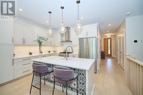 35 Taliesin Trail, Welland (769 - Prince Charles), ON - Indoor Photo Showing Kitchen With Upgraded Kitchen