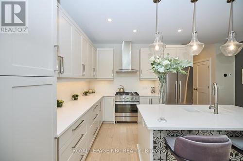 35 Taliesin Trail, Welland (769 - Prince Charles), ON - Indoor Photo Showing Kitchen With Upgraded Kitchen