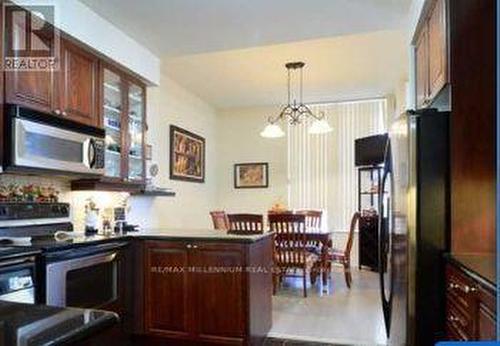 Gph 24 - 3888 Duke Of York Boulevard, Mississauga, ON - Indoor Photo Showing Kitchen