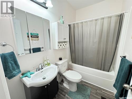 35 Mayo Street, Lanigan, SK - Indoor Photo Showing Bathroom