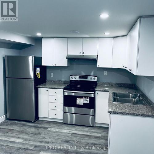 30 Jason Square, Brampton, ON - Indoor Photo Showing Kitchen With Double Sink