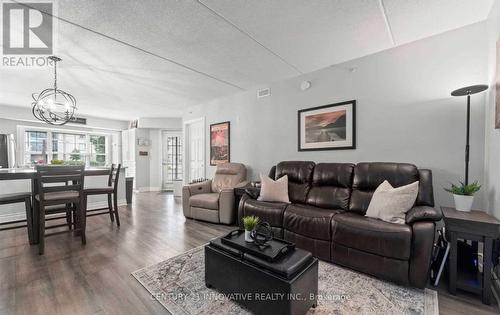 111 - 1491 Maple Avenue, Milton, ON - Indoor Photo Showing Living Room