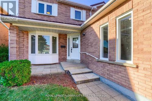 11 Burnhope(Upper Level) Drive, Brampton, ON - Outdoor