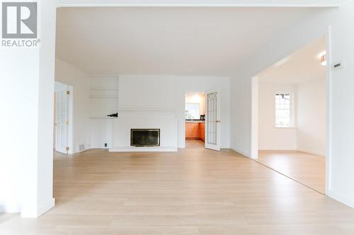 1471 Fulton Avenue, West Vancouver, BC - Indoor Photo Showing Living Room With Fireplace