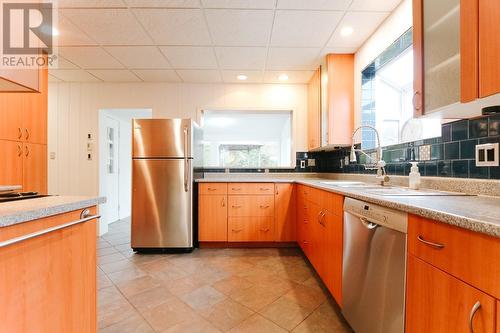 1471 Fulton Avenue, West Vancouver, BC - Indoor Photo Showing Kitchen