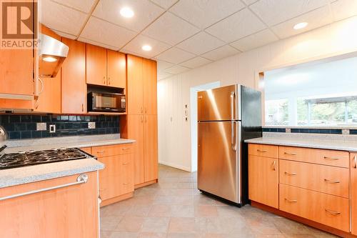 1471 Fulton Avenue, West Vancouver, BC - Indoor Photo Showing Kitchen