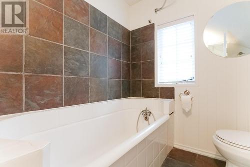 1471 Fulton Avenue, West Vancouver, BC - Indoor Photo Showing Bathroom