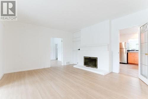 1471 Fulton Avenue, West Vancouver, BC - Indoor Photo Showing Living Room With Fireplace