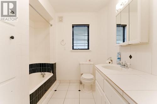 1471 Fulton Avenue, West Vancouver, BC - Indoor Photo Showing Bathroom