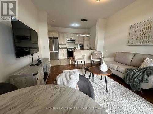 9519 Keele Street, Vaughan, ON - Indoor Photo Showing Living Room