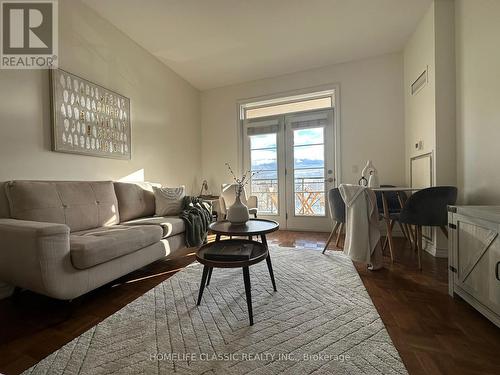 9519 Keele Street, Vaughan, ON - Indoor Photo Showing Living Room