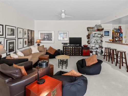 14-21 Dallas Rd, Victoria, BC - Indoor Photo Showing Living Room