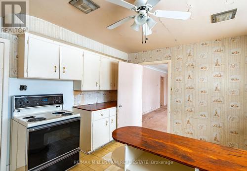 325 West Street, West Lincoln, ON - Indoor Photo Showing Kitchen