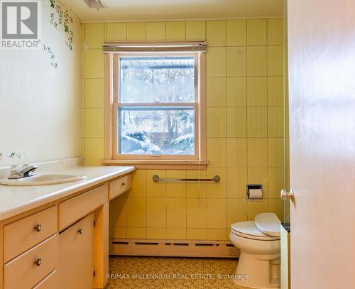 325 West Street, West Lincoln, ON - Indoor Photo Showing Bathroom