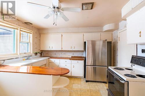 325 West Street, West Lincoln, ON - Indoor Photo Showing Kitchen