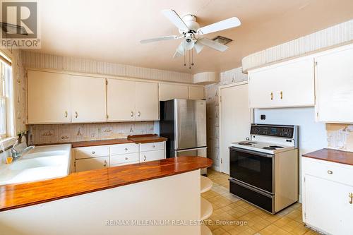 325 West Street, West Lincoln, ON - Indoor Photo Showing Kitchen