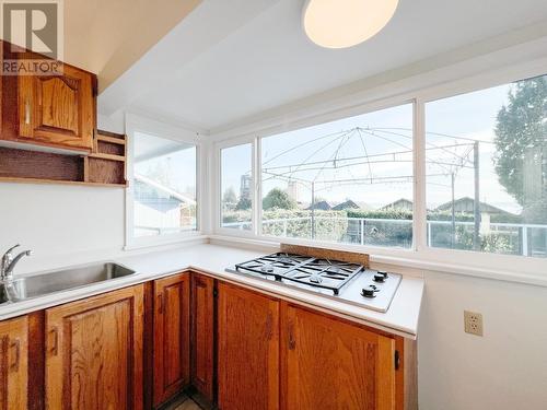 2354 Haywood Street, West Vancouver, BC - Indoor Photo Showing Kitchen