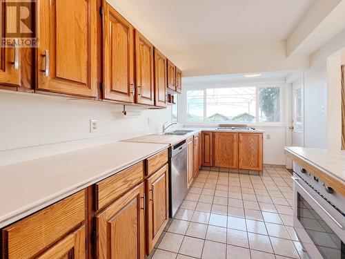 2354 Haywood Street, West Vancouver, BC - Indoor Photo Showing Kitchen