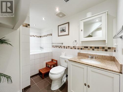 2354 Haywood Street, West Vancouver, BC - Indoor Photo Showing Bathroom