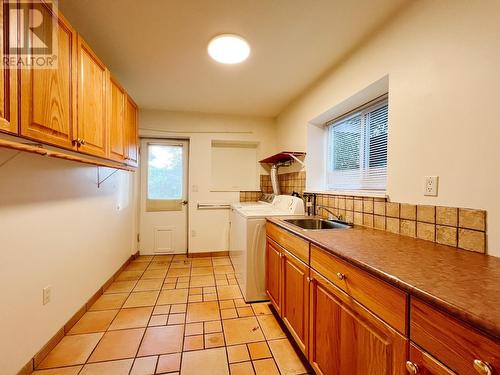 2354 Haywood Street, West Vancouver, BC - Indoor Photo Showing Kitchen