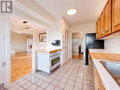 2354 Haywood Street, West Vancouver, BC - Indoor Photo Showing Kitchen